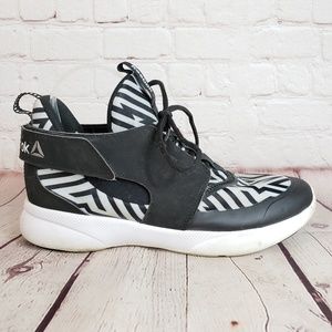 Reebok Geometric Ultralite Mid Running Snekaers
